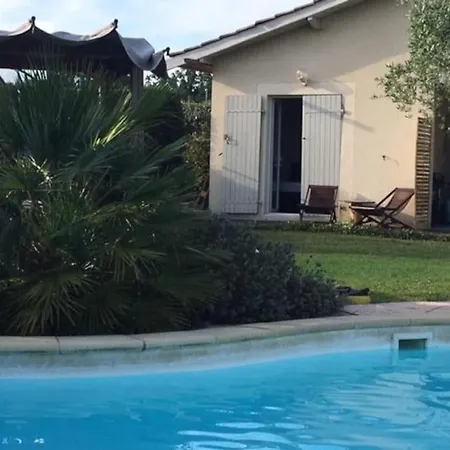 Rum i privatbostad Escapade Tranquille Pres De Bordeaux , Independante Avec Petit-dejeuner