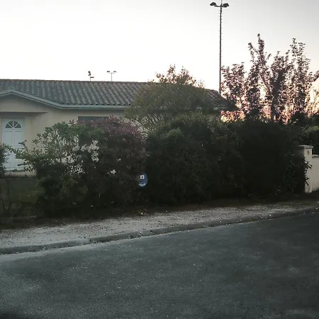 Ubytování v soukromí Calme Proche De Bordeaux Avec Petit-dejeuner *