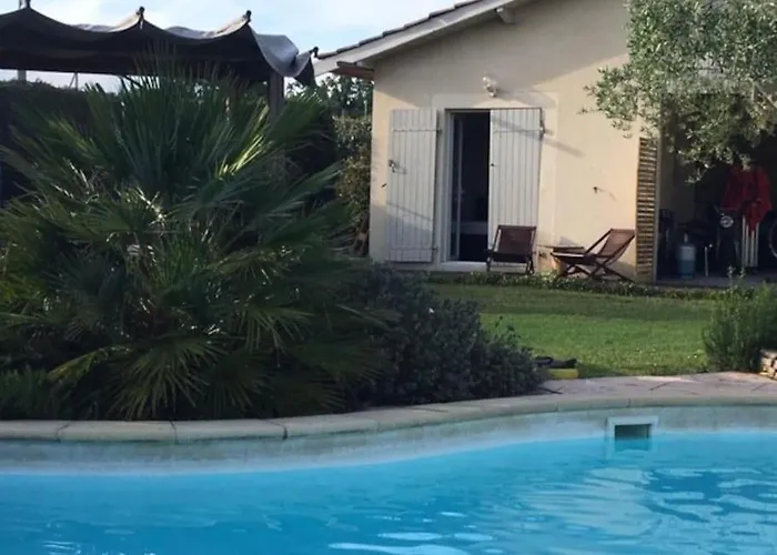 Δωμάτια σε οικογενειακή κατοικία Calme Proche De Bordeaux Avec Petit-dejeuner