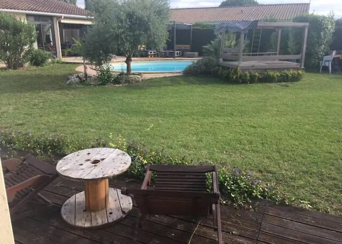 Calme Proche De Bordeaux Avec Petit-dejeuner Cénac